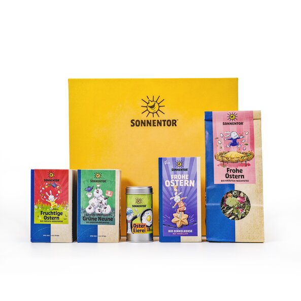 Photo showing the products contained in the gift box: Green Nine Tea, Happy Easter Tea, Fruity Easter Tea, Happy Easter Biscuits and Easter Egg Spice Mix.